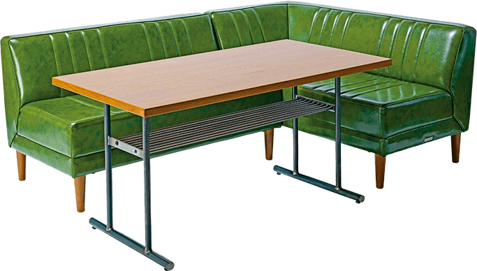 テーブル選びで決まる居心地の良い空間。 天然木とスチール、それぞれ