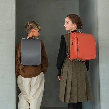 ニュアンスカラーレザー』A4フラットファイル収納可能