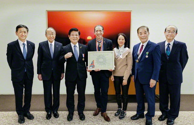 フランス料理アカデミーから池田先生に「シュバリエ（騎士）章」｜創価