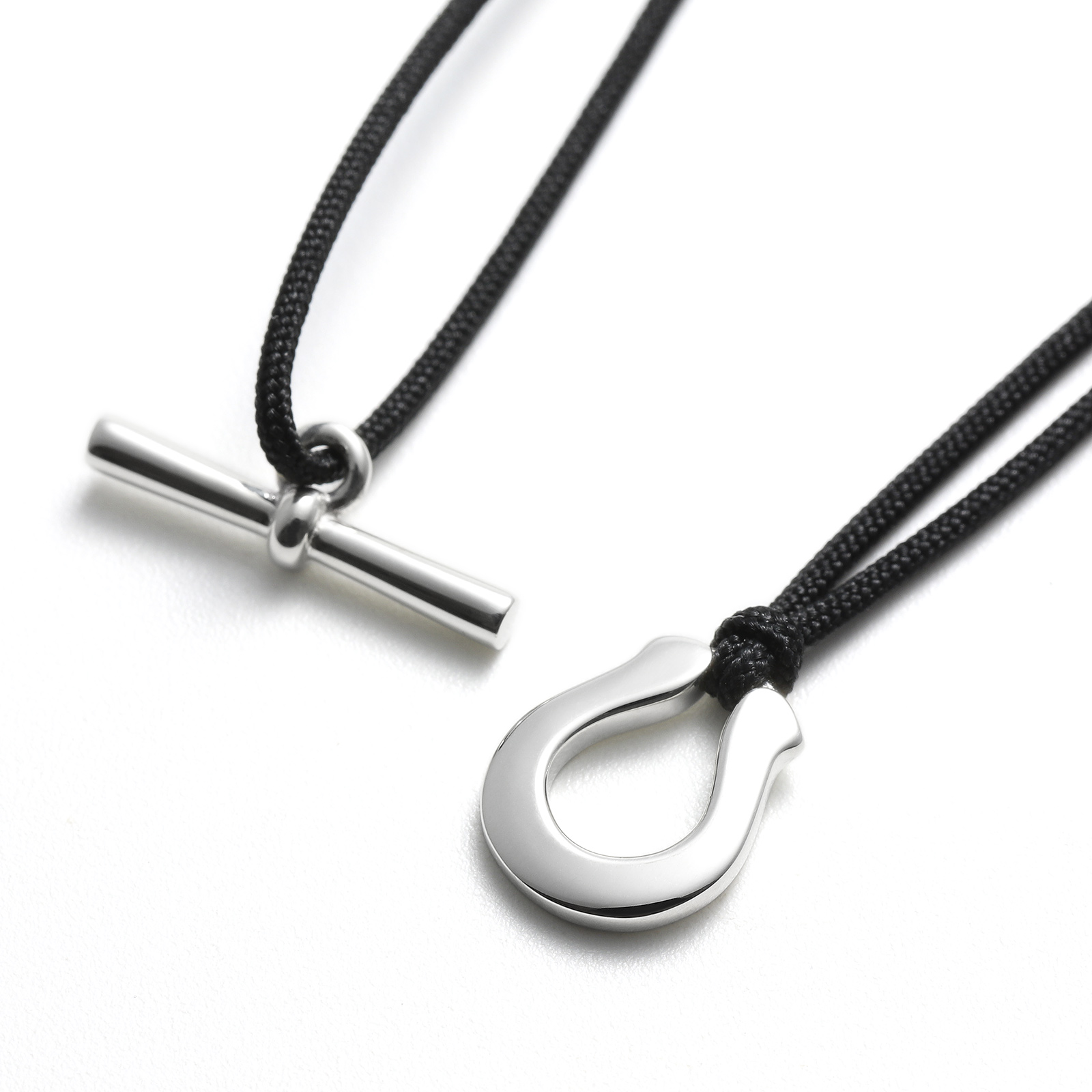 SYMPATHY OF SOUL （シンパシーオブソウル） Medium Horseshoe Toggle