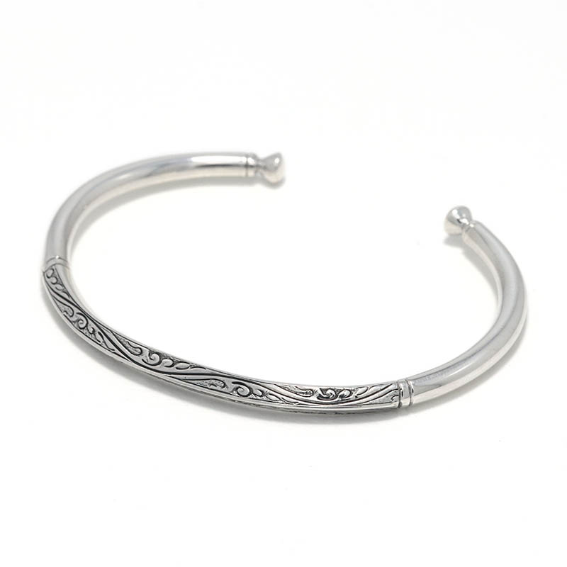 Suman Dhakhwa（スーマンダックワ） Square Leaf Carving Cuff