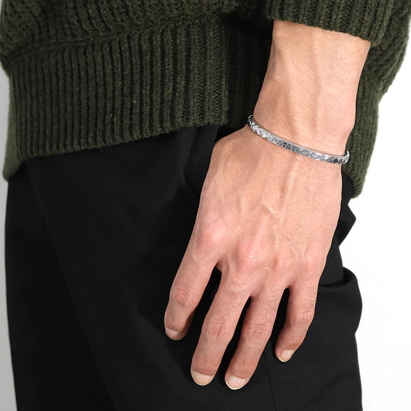 Suman Dhakhwa（スーマンダックワ） Deep Cutting Bangle（ディープ