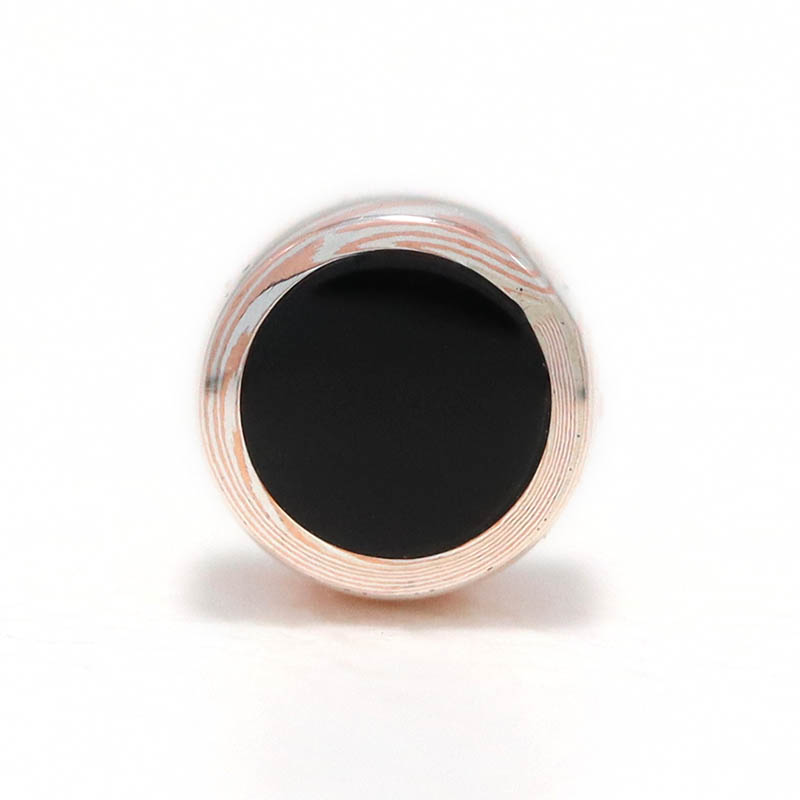 Suman Dhakhwa（スーマンダックワ） Onyx Circle Stud Single