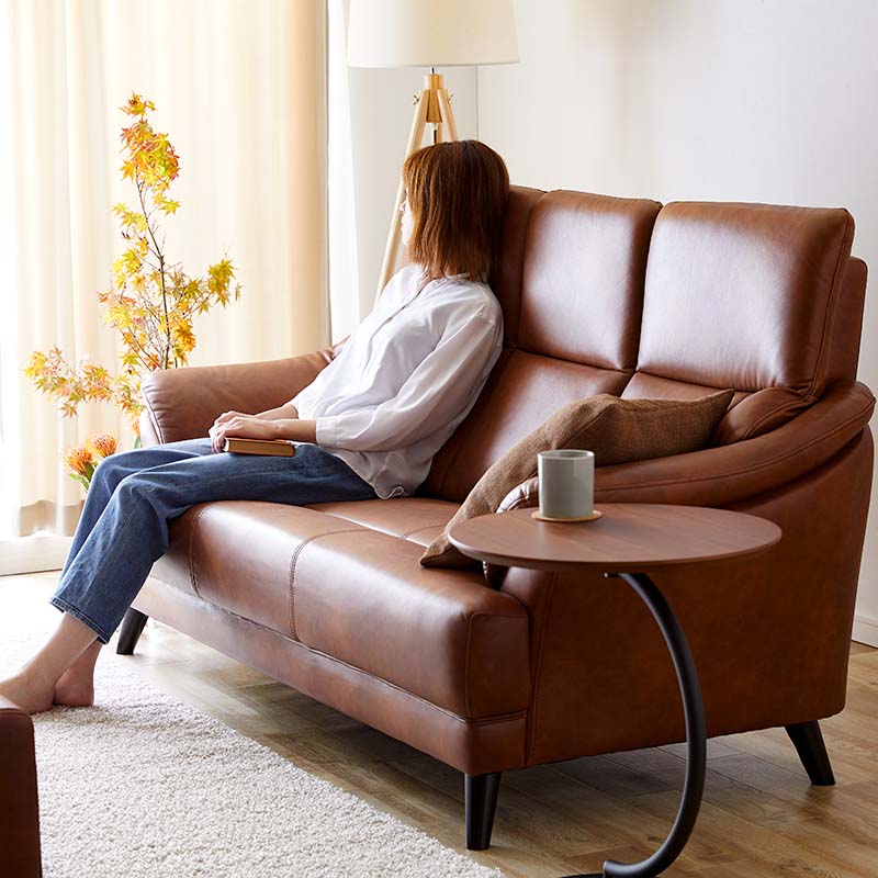 ハイバックなのに省スペース。傷や摩擦に強い「LEATHER TOUCH