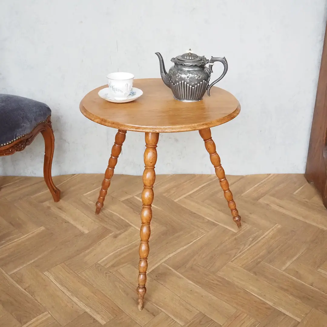 アンティークテーブルのオンライン商品 イギリスとフランスから洗練