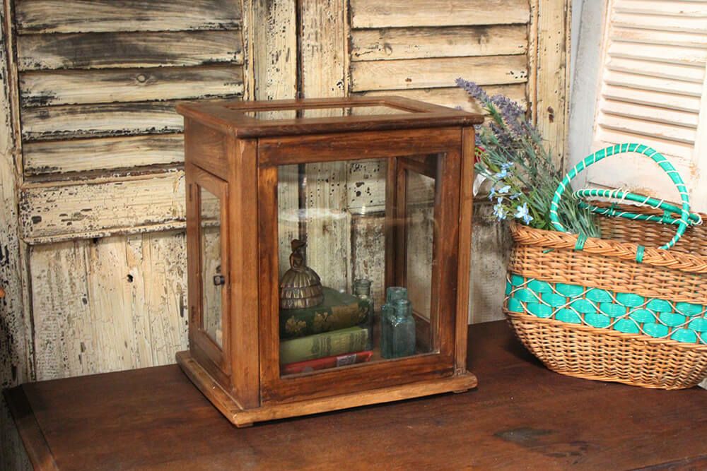 昭和40年代頃のアンティーク・対面型卓上四面ガラスショーケースです