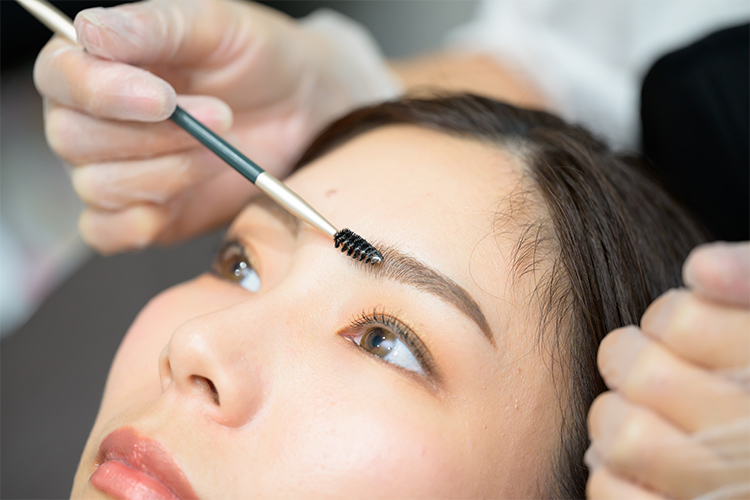 Salon aim｜広島県呉市のハリウッドブロウリフト・HBL