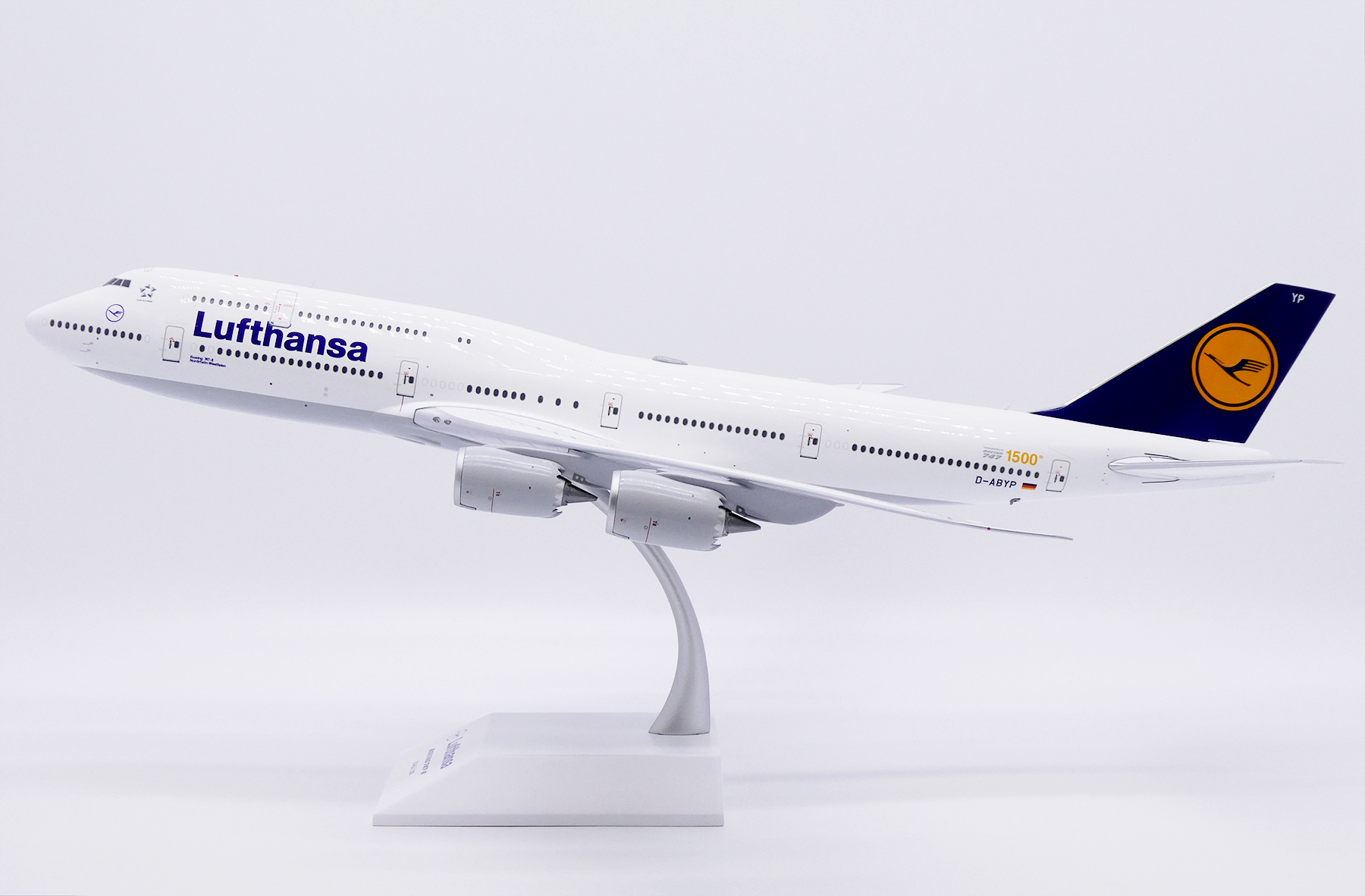 ScaleModelStore.com :: JC Wings 1:200 - EW2748008 - Lufthansa