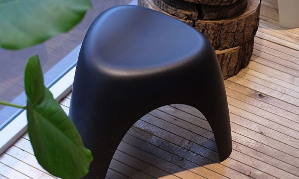 エレファントスツール ブラックVitra（ヴィトラ） | 公式通販 家具