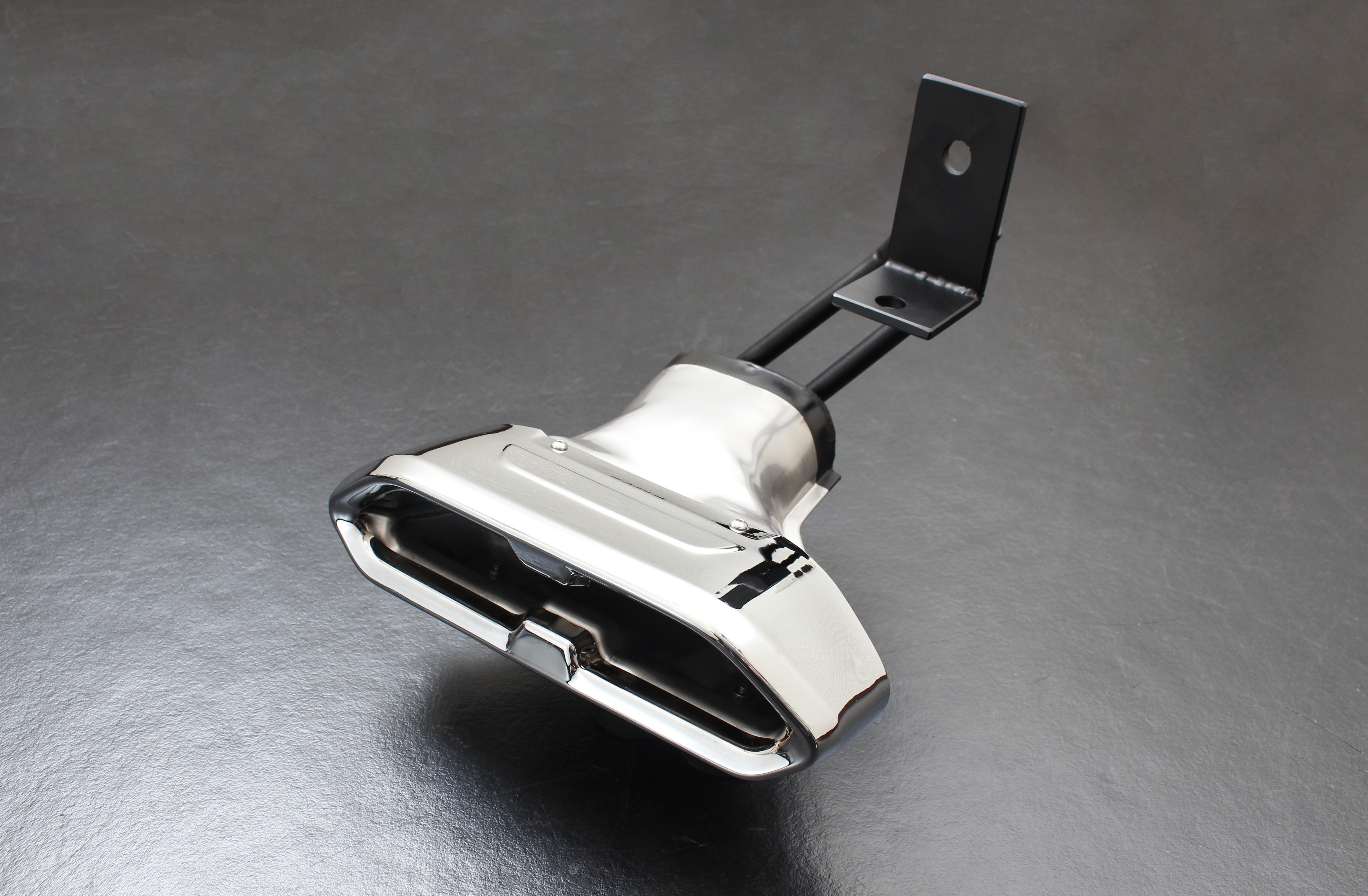 300系ランドクルーザー/モデリスタ マフラーカッター左右出しKIT