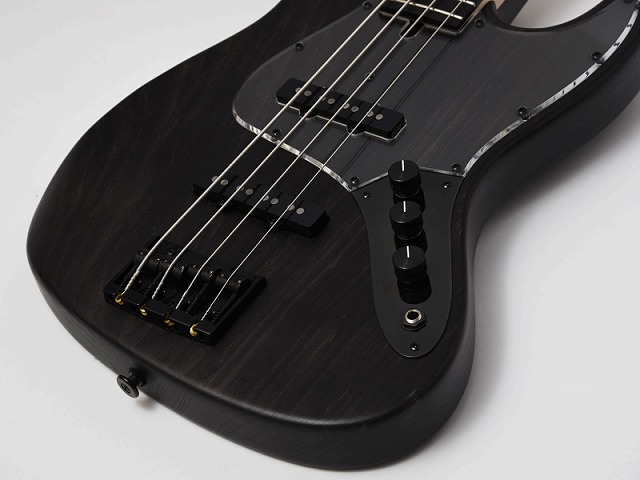 エレキギターベース】Bacchus HANDMADE Seriesに漆黒のオールブラック