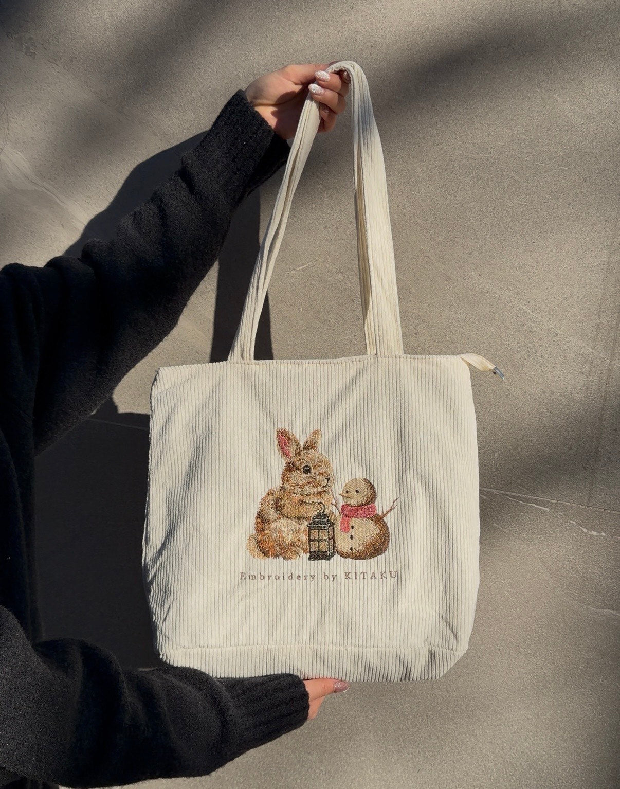 雪うさぎのトートバッグ – 北区の刺しゅう屋