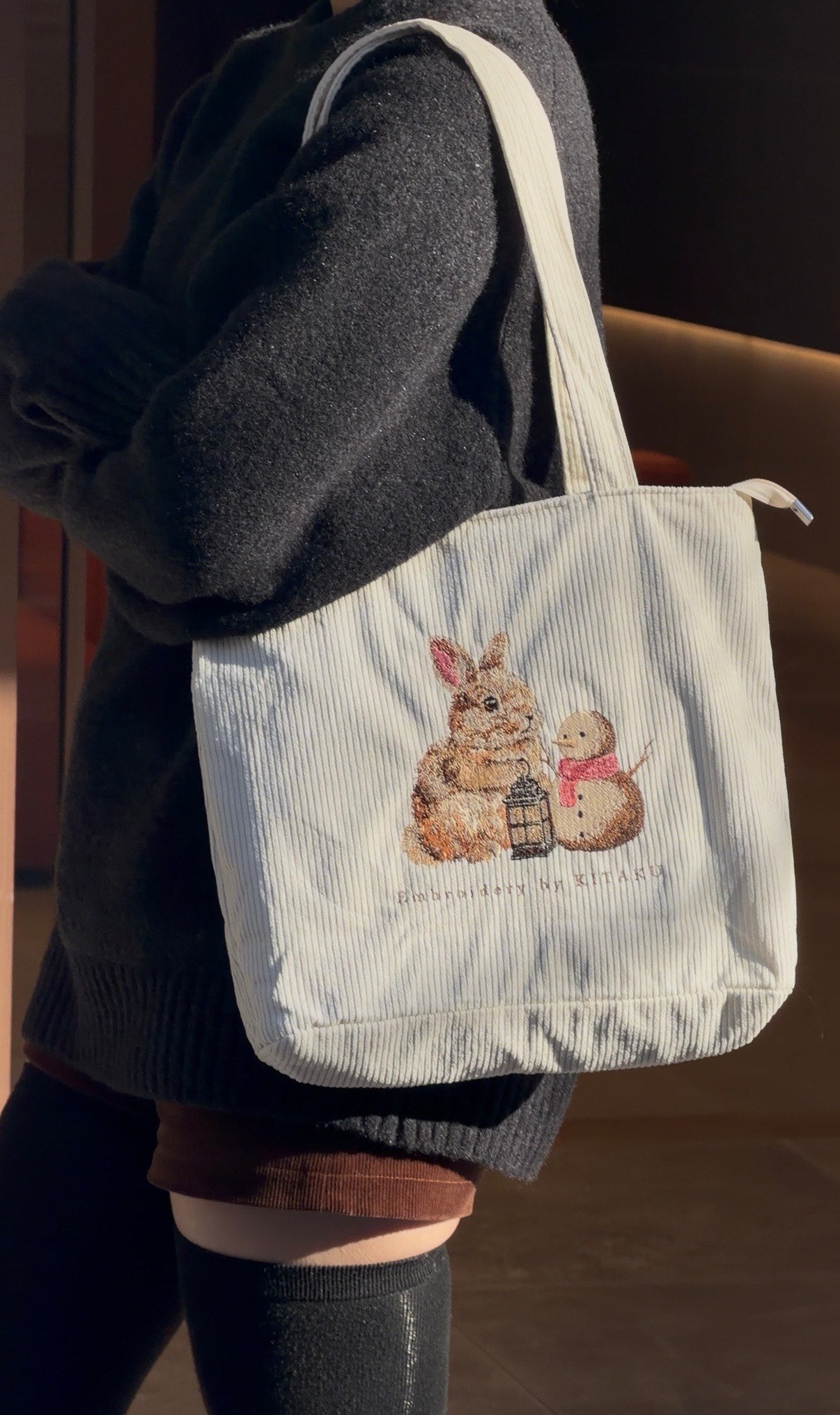 雪うさぎのトートバッグ – 北区の刺しゅう屋