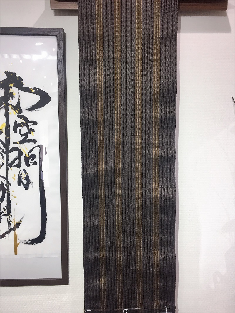 本場黄八丈 美しい光沢を放つ草木染の自然色 手織りの逸品名古屋帯が格安！