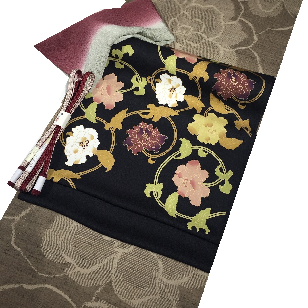牡丹唐草文様を、美しい糸目友禅で染色された、十日町友禅 九寸名古屋帯