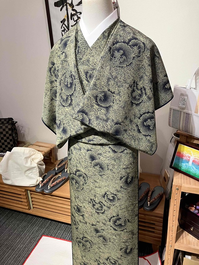 伊勢型小紋 六谷梅軒 雪輪草花紋 常盤染 和服・和装小物の通販・お洒落