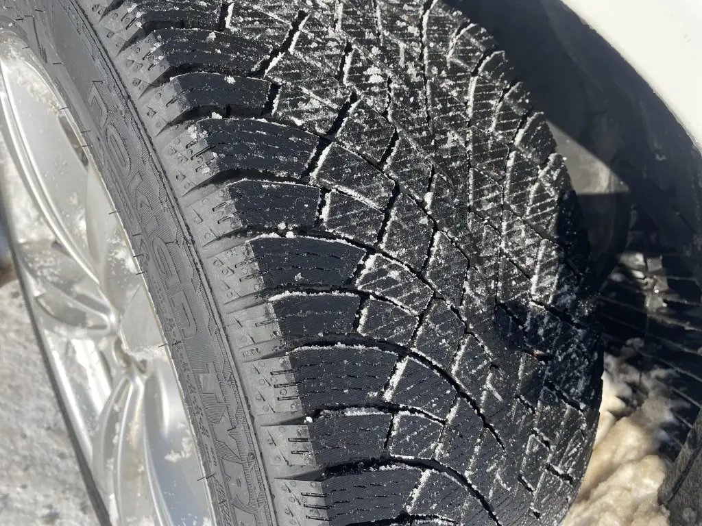 圧雪氷上でも舗装でもBMWを心底楽しめます♪自信を持ってnokian