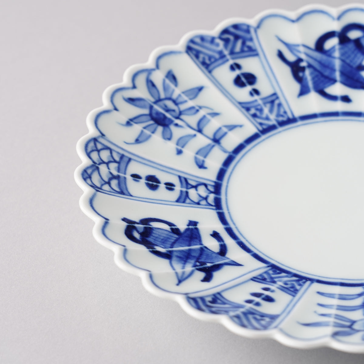 有田焼 白磁 菊花皿 18cm 梶謙製磁社の通販｜Studio1156 – 【公式