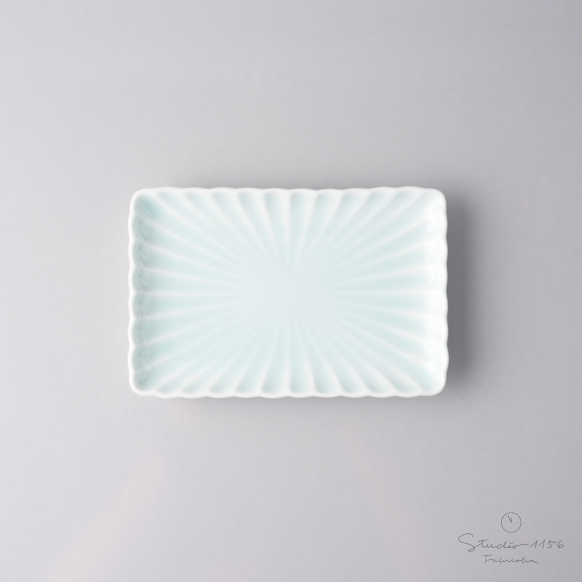 伊万里焼 青白磁 菊彫り長角皿 16cm 瀬兵窯の通販｜Studio1156