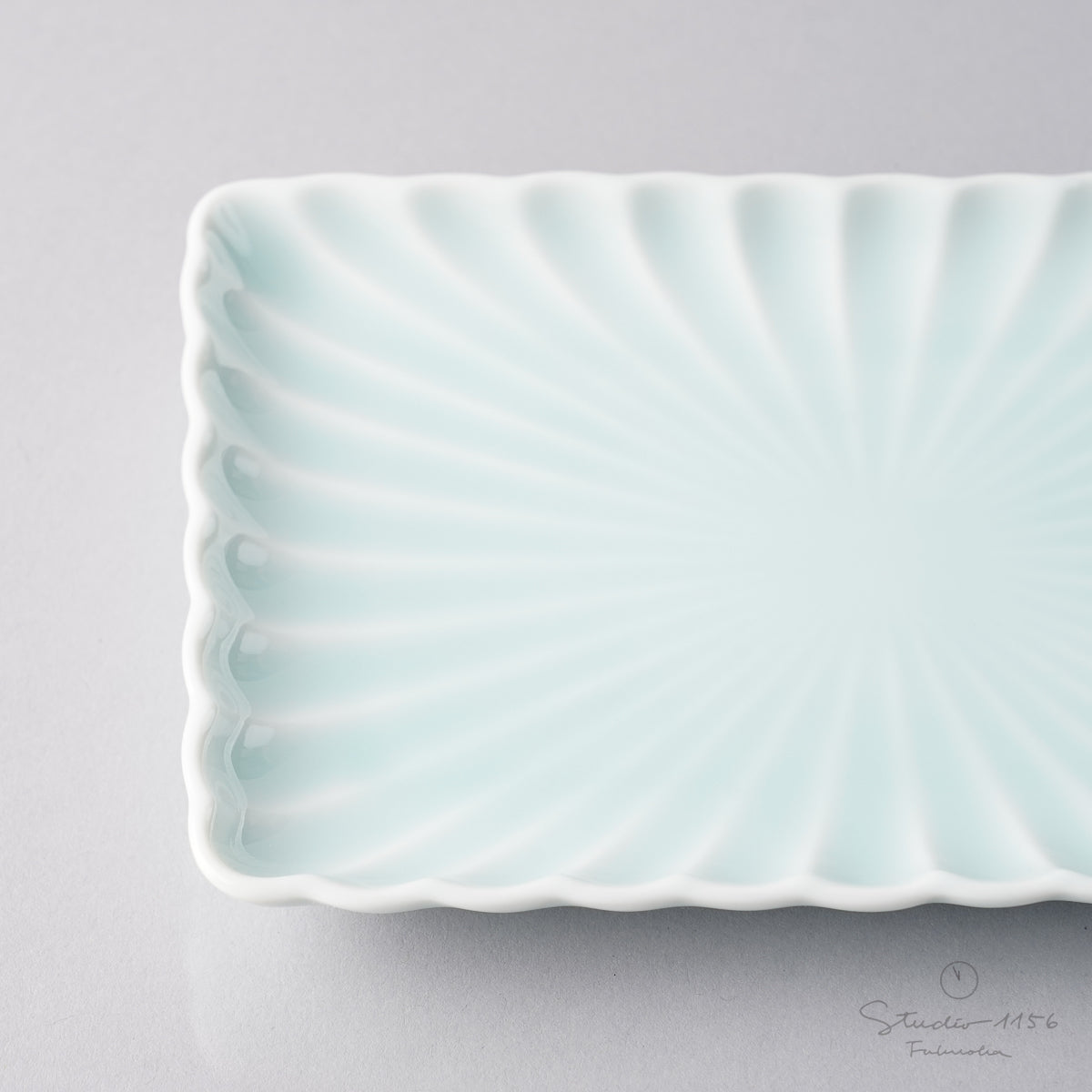 伊万里焼 青白磁 菊彫り長角皿 16cm 瀬兵窯の通販｜Studio1156