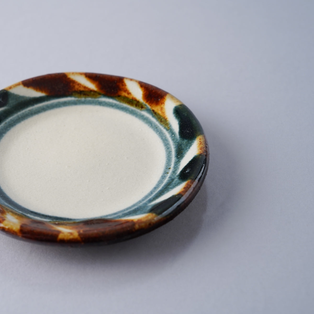 壺屋焼 やちむん 唐草 三寸皿 9.5cm 陶眞窯の通販｜【公式】スタジオ