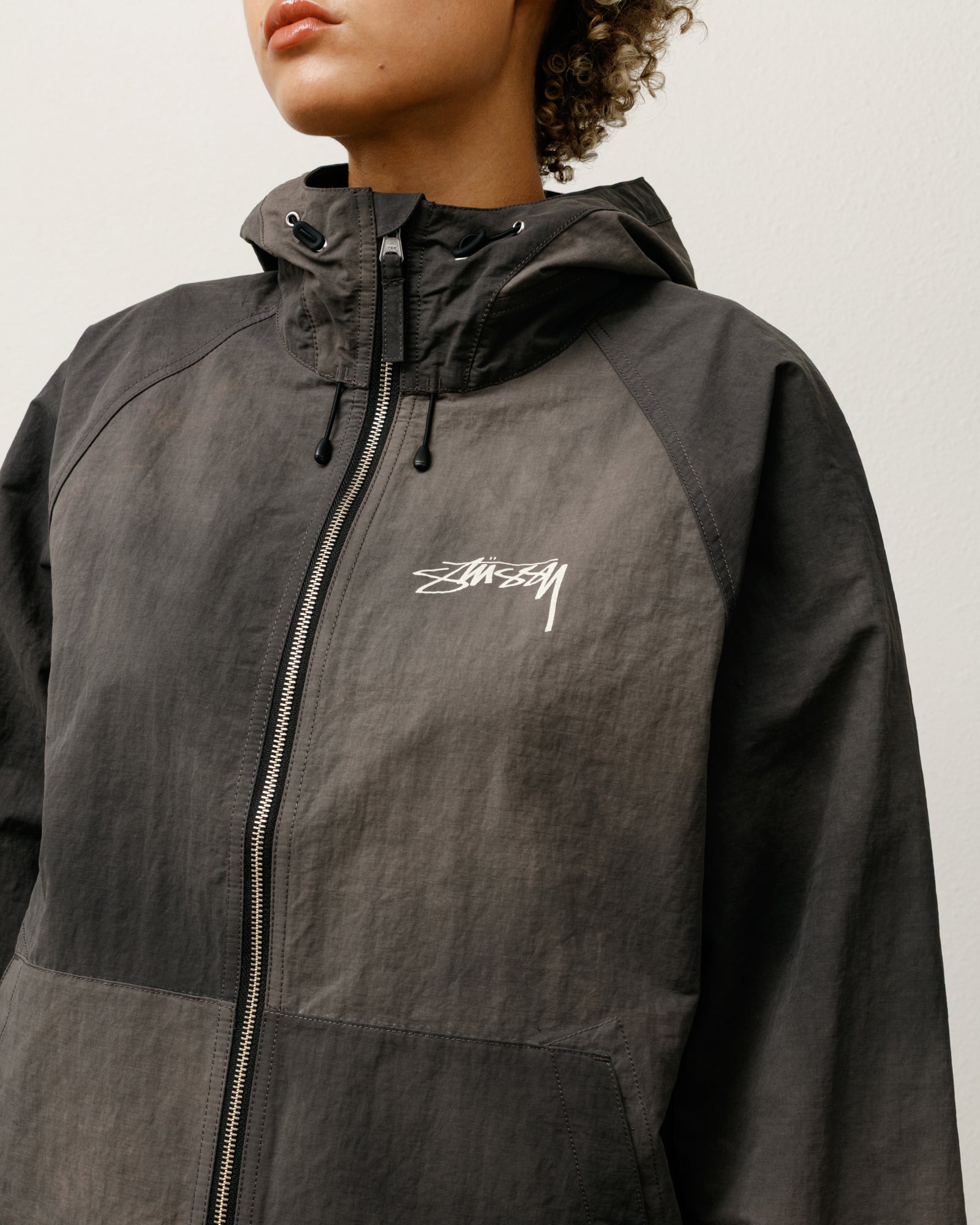Beach Shell Wave Dye – Black | Outerwear | Stüssy