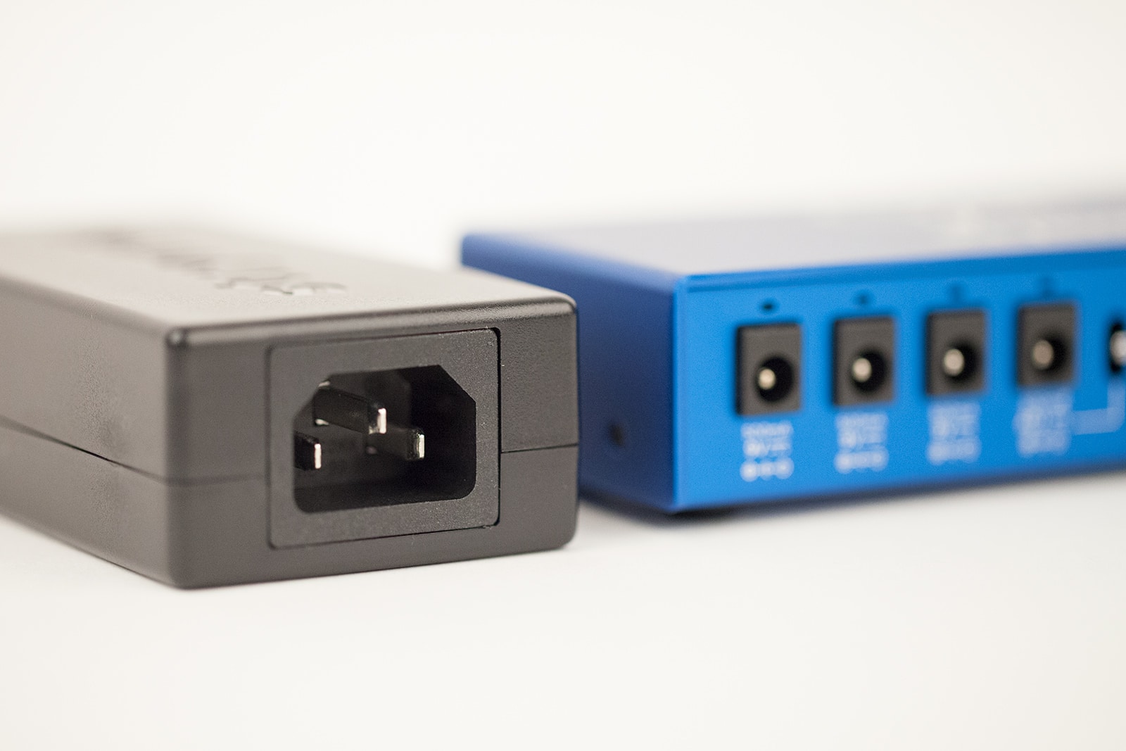 Ojai R30 Low Profile Pedal Power Supply - Strymon