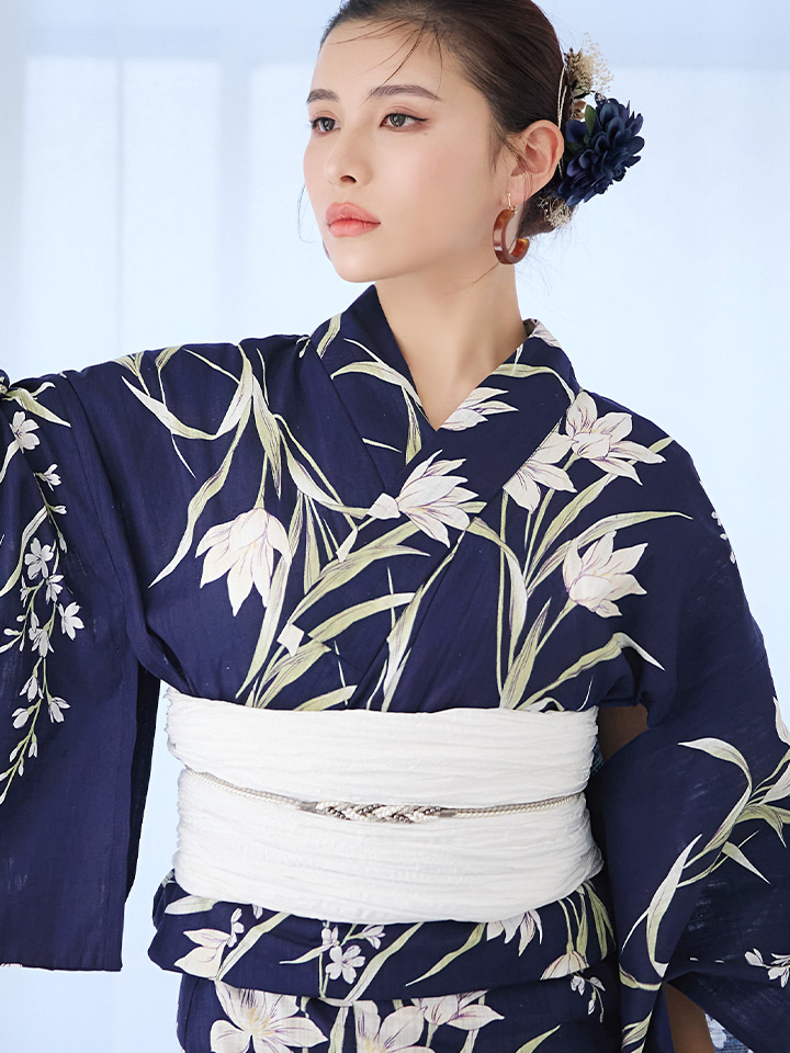 即日発送】ネイビー地x百合柄浴衣【浴衣3点セット 浴衣/帯/下駄