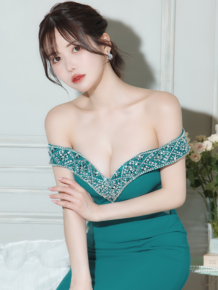 Lip line/リップライン】オフショルダー/ ビジュー/ ストレッチ