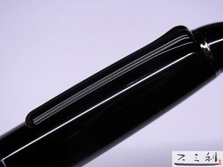 セーラー プロフィット・ブラックラスター万年筆 前重心で疲れにくい