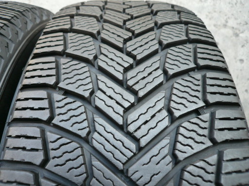 中古スタッドレスタイヤ 神奈川県相模原市のサンクラウドタイヤ