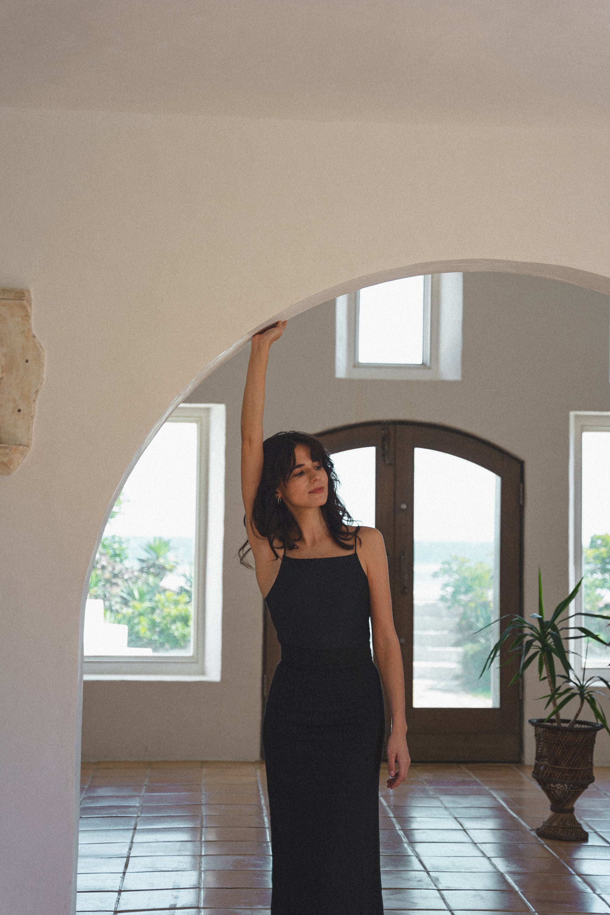 バックオープンワンピース モダン 大人シンプル 無地 ボディースーツ