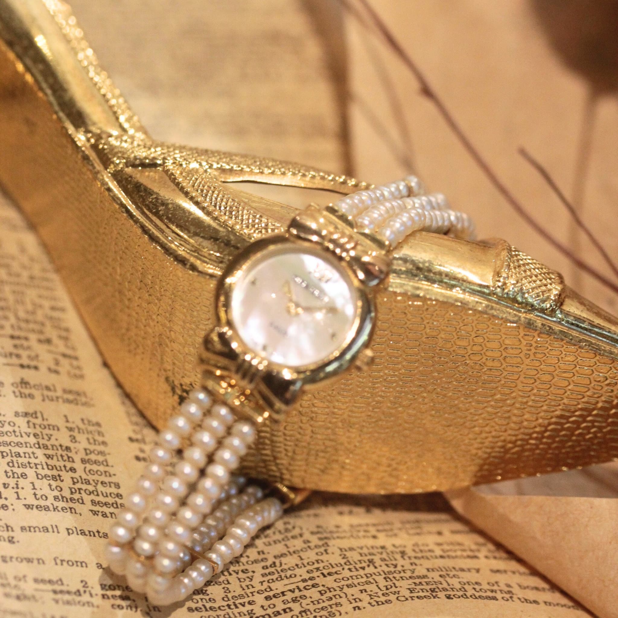 NINA RICCI / ニナリッチ / シェル / リボン / ヴィンテージ腕時計