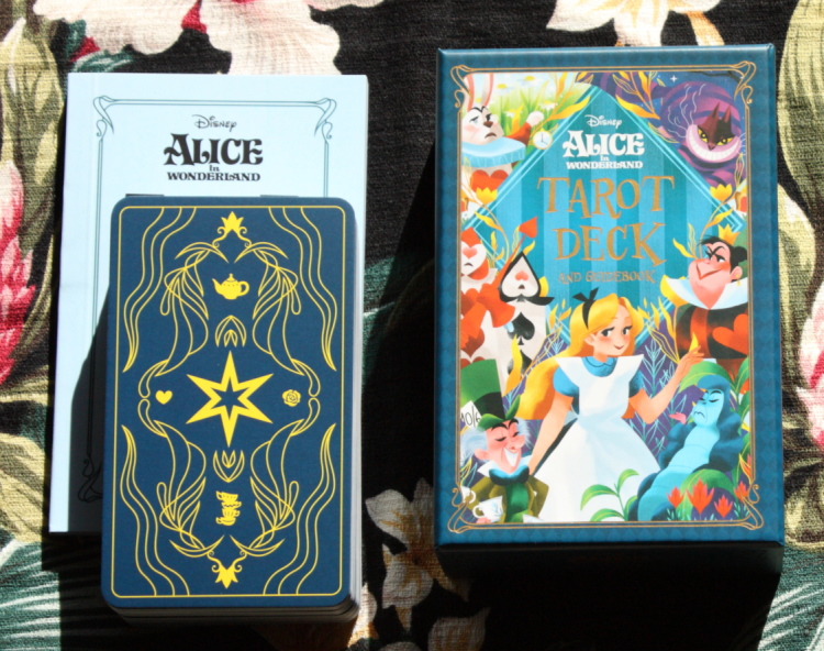 タロットカード Disney Alice in Wonderland Tarot Deck and Guidebook
