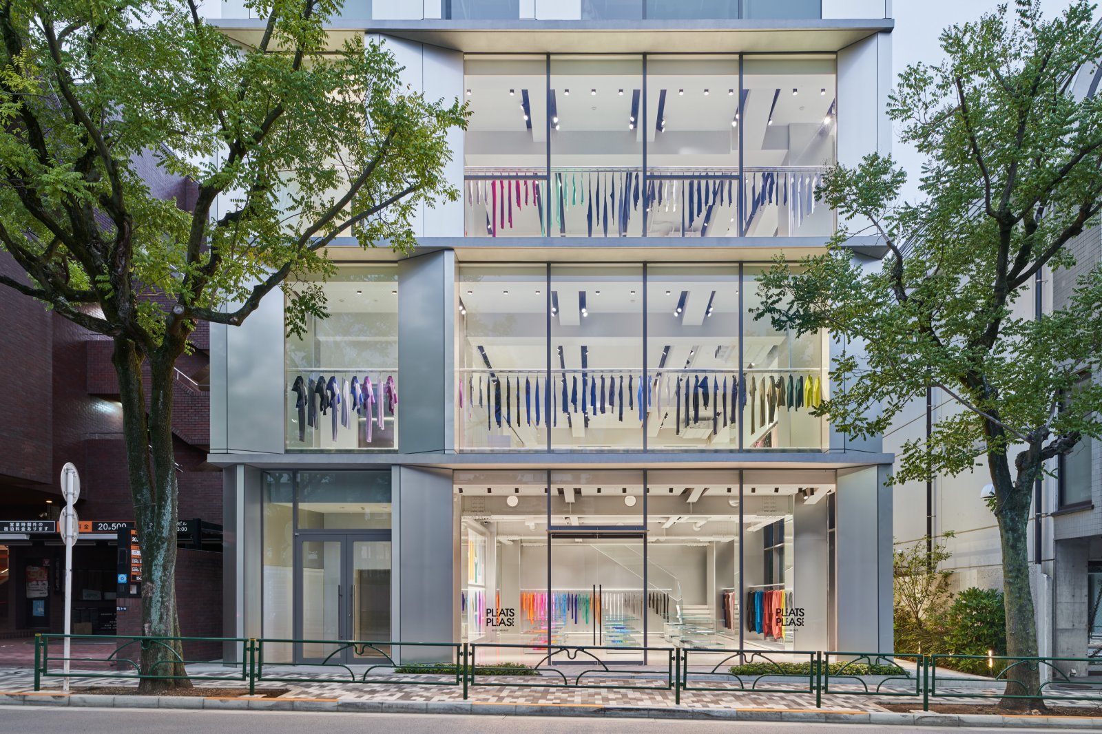 青山の新名所】プリーツ プリーズ イッセイ ミヤケ 青山が移転オープン