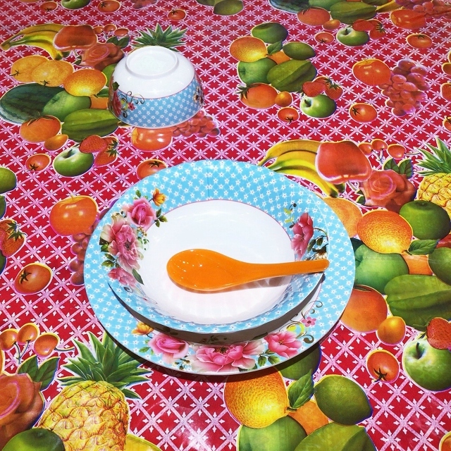 ビニールクロスE/レッド地に果物/中国雑貨/大阪/ピサヌローク