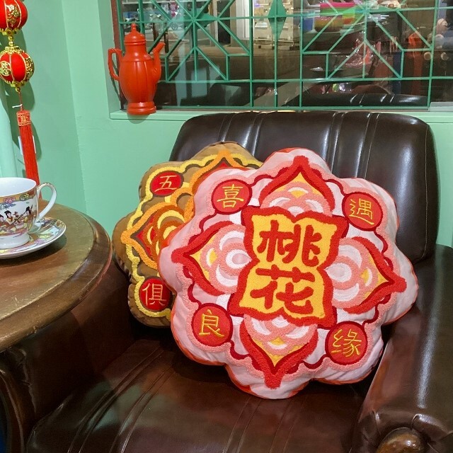 サガラ刺繍クッション/月餅[deco-375]/大阪/南堀江/ピサヌローク