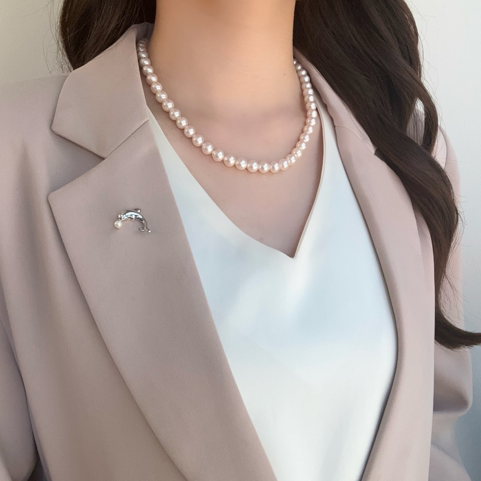 アコヤ真珠 ピンブローチ イルカモチーフ 4-4.5mm ホワイト ラウンド