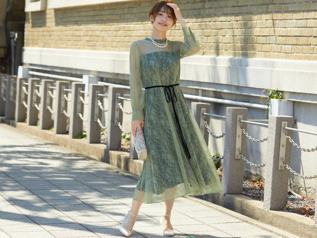 脱定番カラー！パーティードレスにグリーンが選ばれるワケ