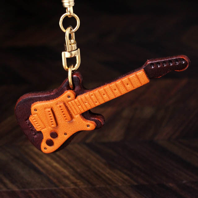 本革キーホルダー 《 エレキギター 》 107139 音楽雑貨・アクセサリー