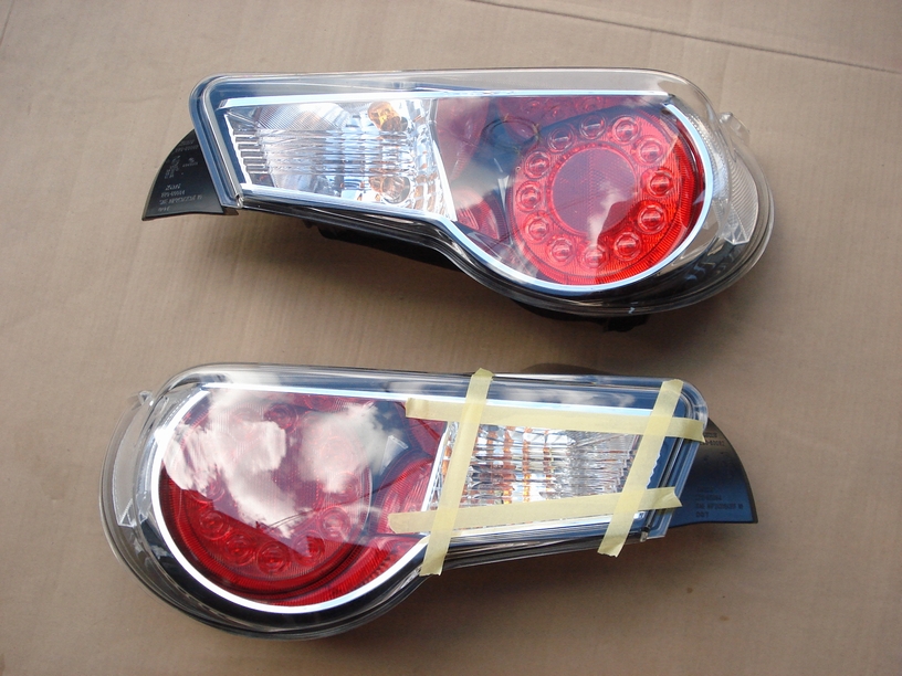 スバルBRZ86テールランプ レッドテール化＋スモーク塗装