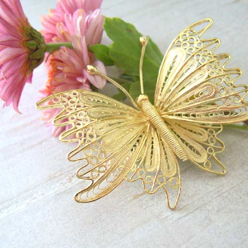 蝶々のブローチ・ゴールド【金属アレルギーの方に配慮したニッケル