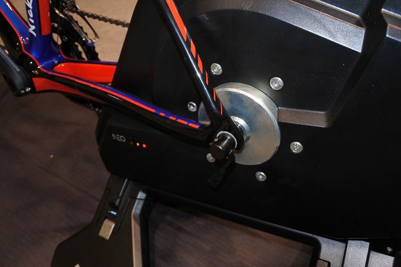 Tacx（タックス）【路面からの振動まで再現】Neo Smart （ネオスマート