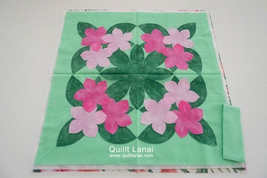 タペストリー＊プルメリア(ライム)＊セット済み [ハワイアンキルト