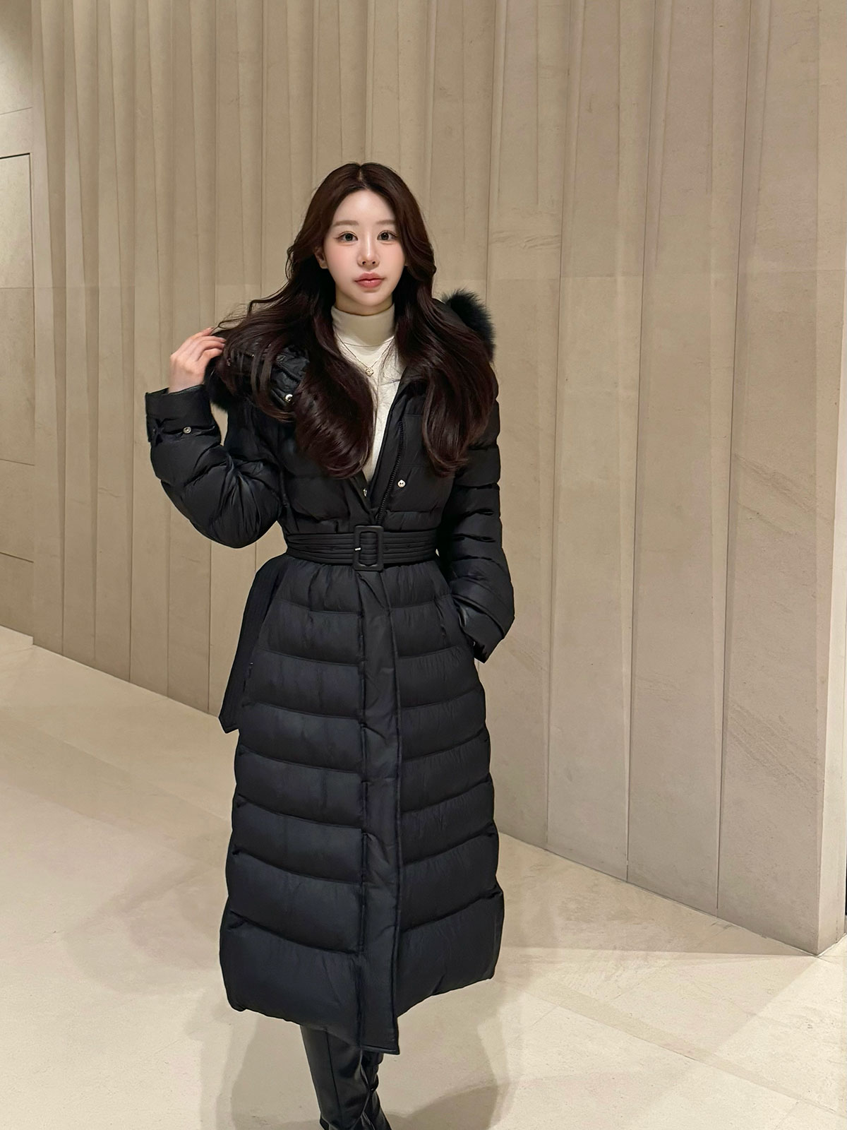 クン ミアファーロングダウンコート カラー:ブラック、シアーベージュ