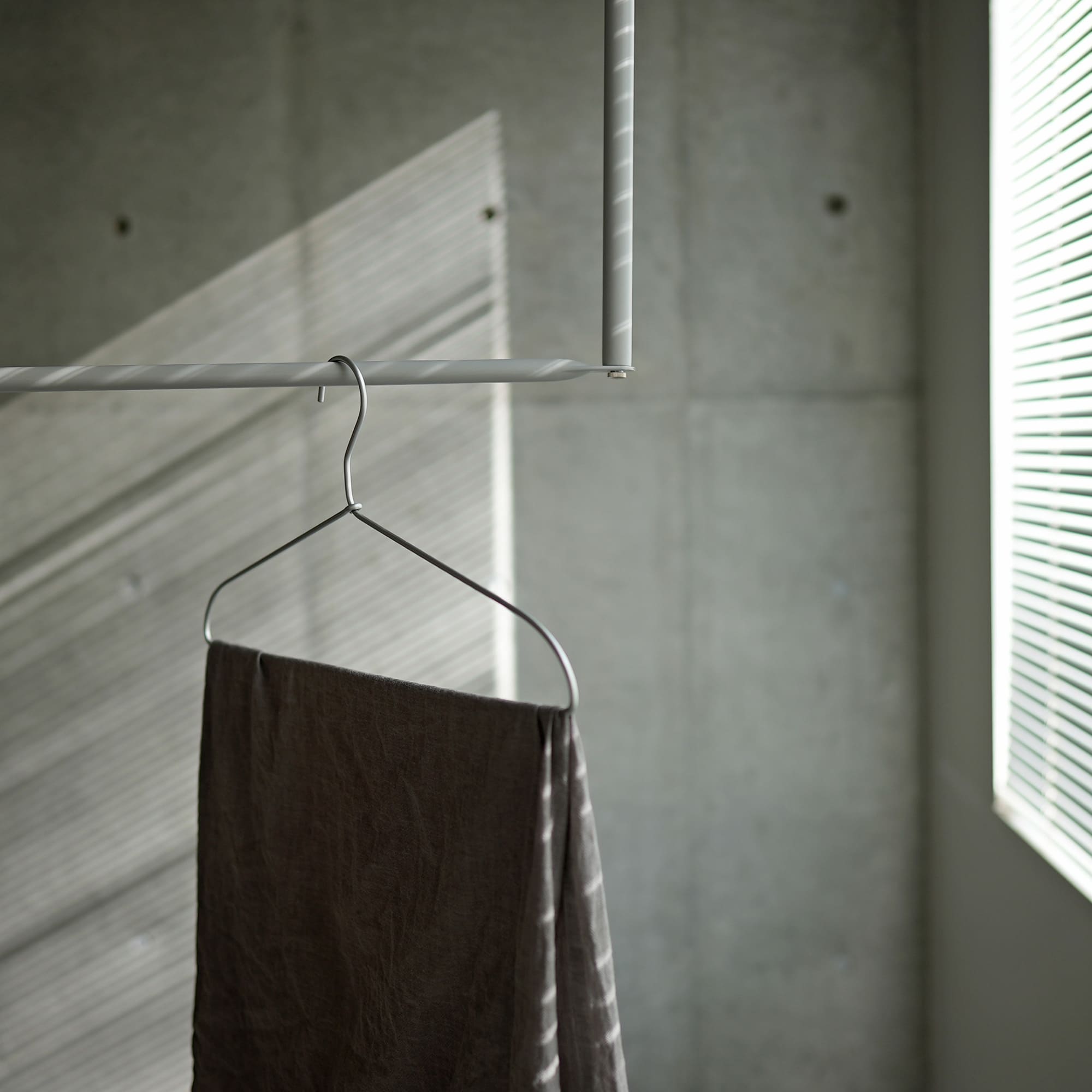 ランドリーハンガーパイプ 水平パイプ W900 ライトグレー | PS-HB012