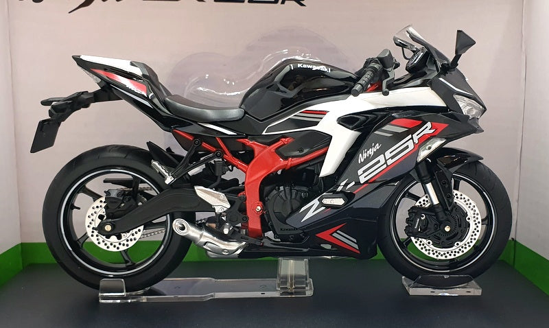 Aoshima 1/12 Scale 109700-3700 Kawasaki Ninja ZX-25R Monkey