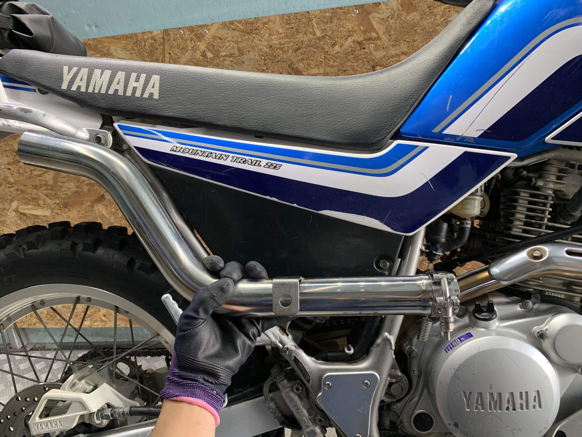 マフラー交換】セローのマフラーをRSVに！交換手順まとめ | MOTTOラフロ