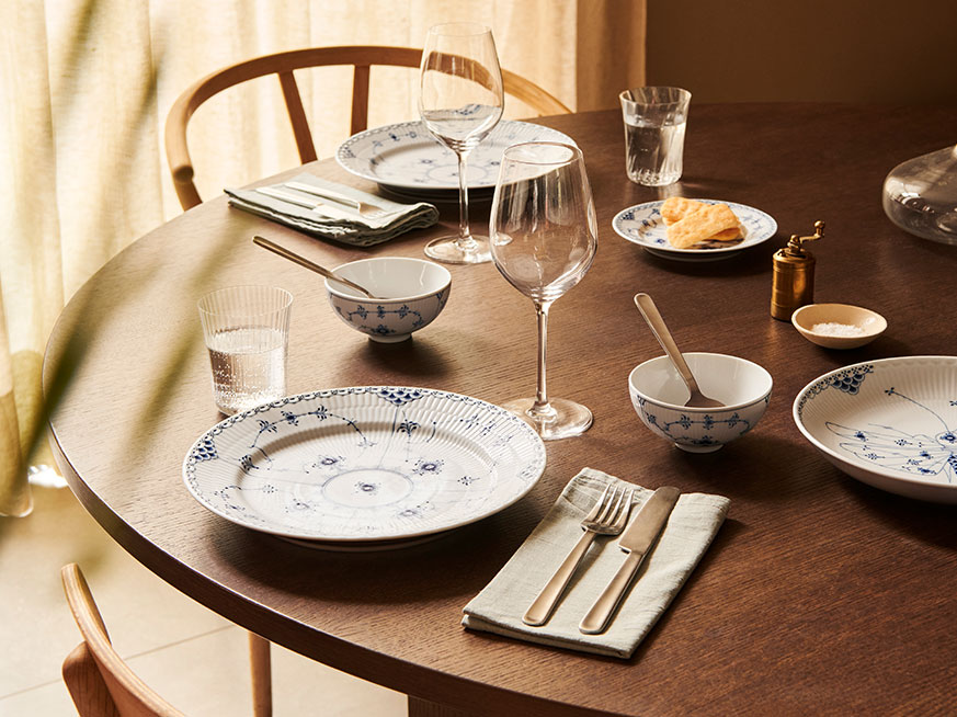 Bring Beauty to the Table 王道の美、ブルーフルーテッド プレイン