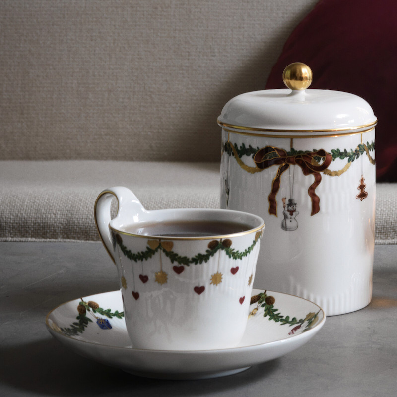 スターフルーテッド クリスマス ハイハンドルカップ&ソーサー 280ml